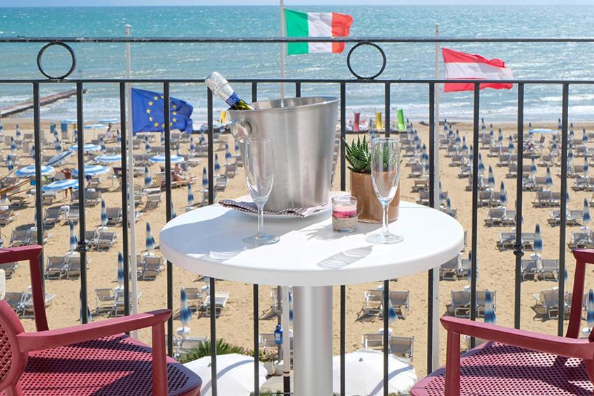 Hotel Manila Lido di Jesolo Exteriör bild