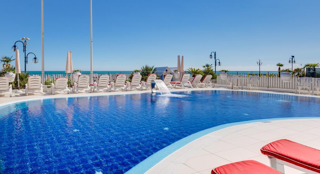 Hotel Manila Lido di Jesolo Exteriör bild