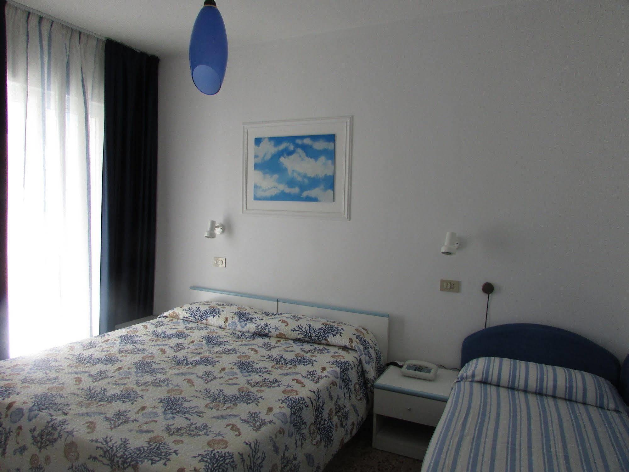 Hotel Manila Lido di Jesolo Exteriör bild