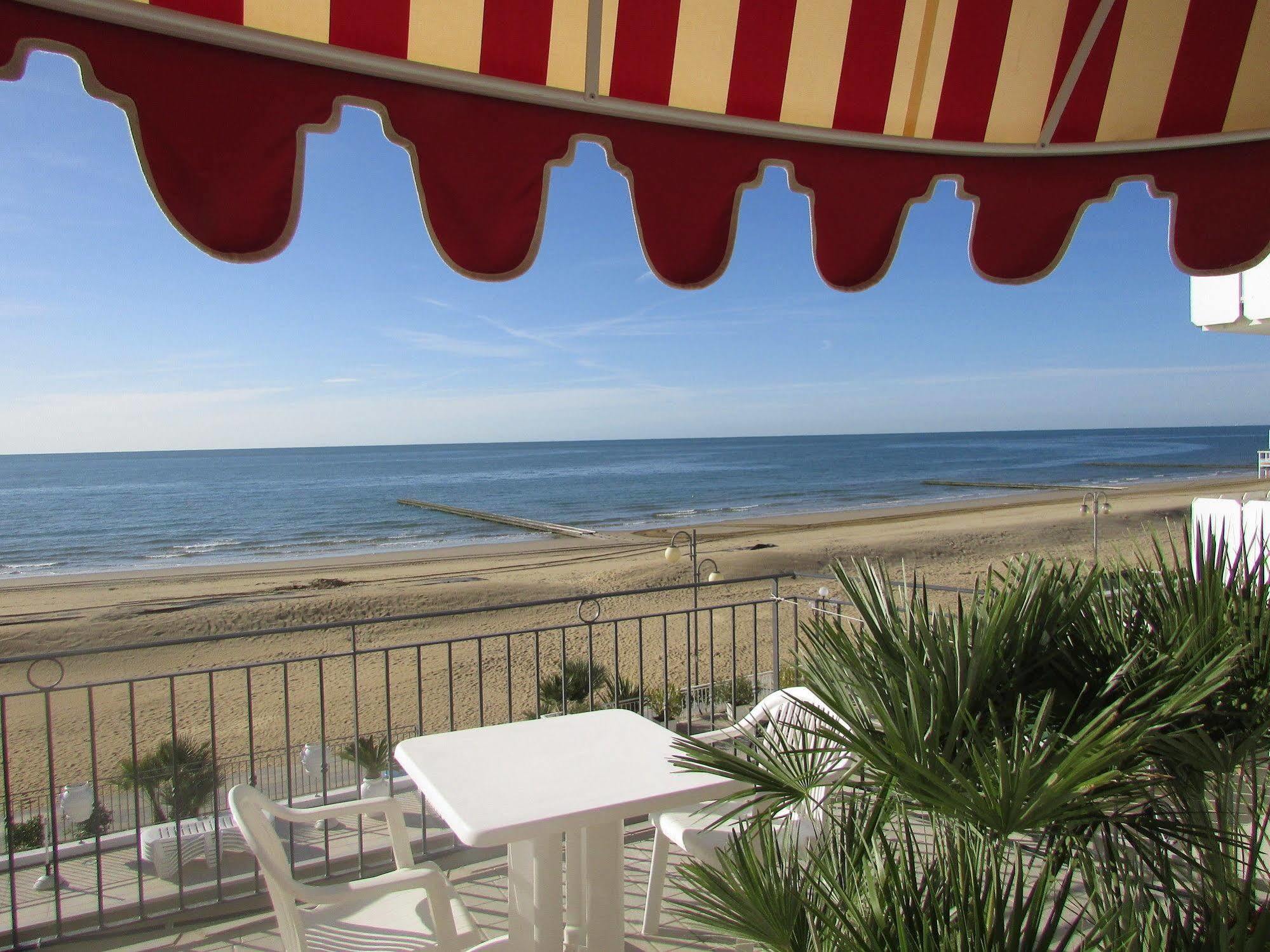 Hotel Manila Lido di Jesolo Exteriör bild